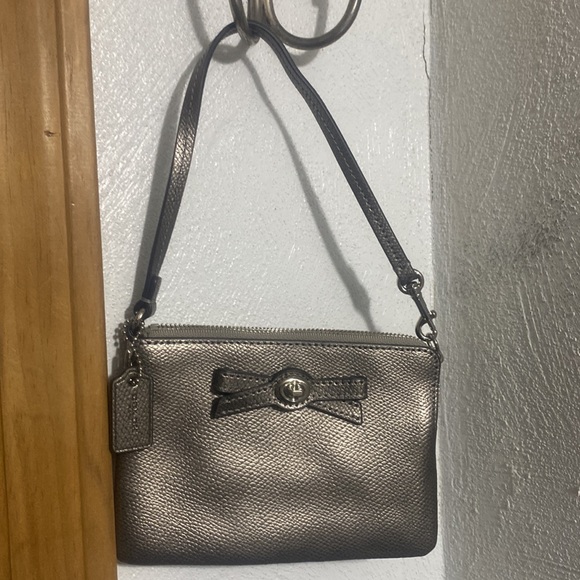 Coach🖤Leatherware Logo Sneakers+🎀Wristlet+🔑chains - Picture 7 of 17